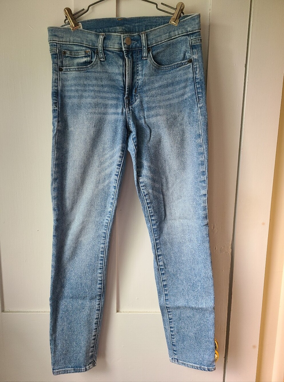 GAP Light Wash Skinny Jeans - Women's
